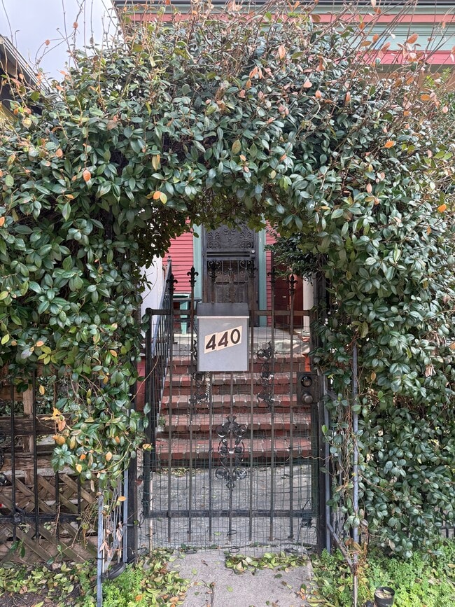 Jasmine Covered Entry - 440 S Rendon St