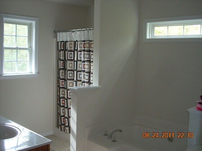 Foto del edificio - 4000 Oakleaf Rd