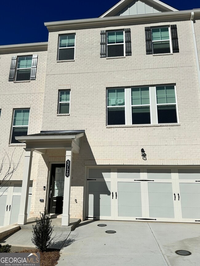 Building Photo - 5772 Plaza Dr SE