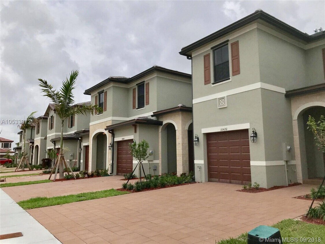 3216 W 106th St, Hialeah, FL 33018 Townhome Rentals in Hialeah FL