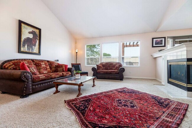 Foto del edificio - 8126 Clover Spring Ln