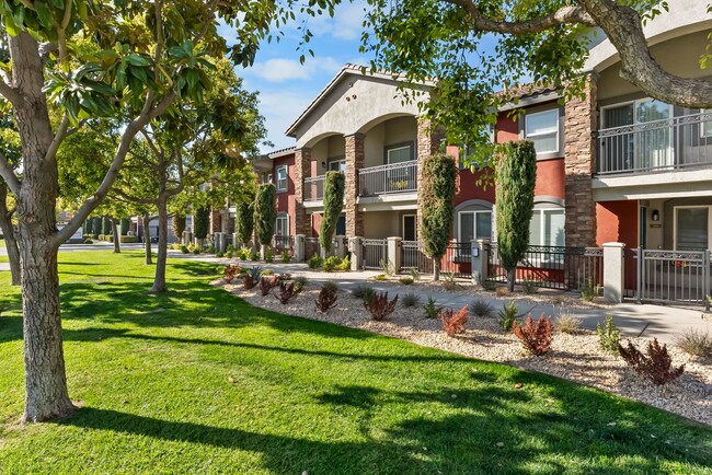 Building Photo - Corona Pointe Townhomes