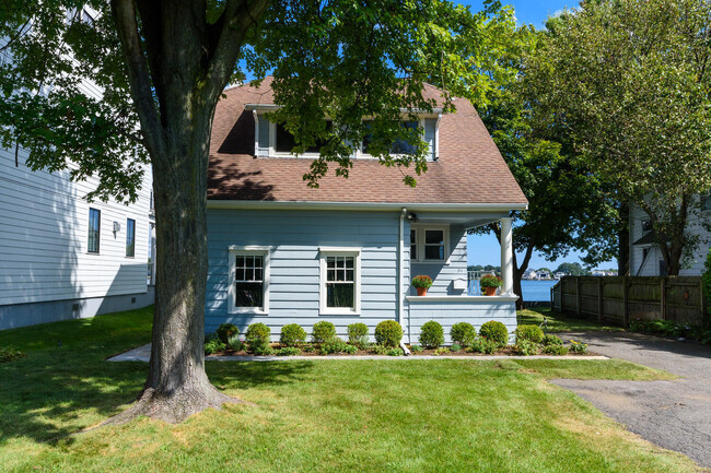 Building Photo - 34 Shorefront Park