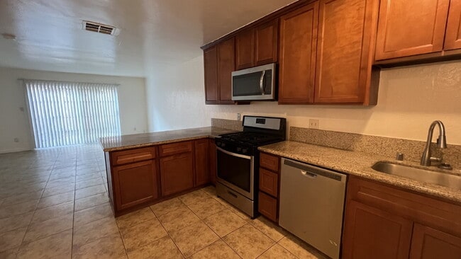 Foto del edificio - ** Move in special $1995 moves you in - Includes Deposit and January 2026 Rent. ** Updated interi...