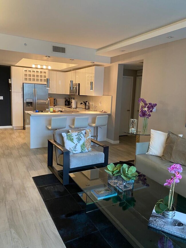 Foto del edificio - 901 Brickell Key Blvd