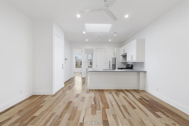 Building Photo - 235 Covert St