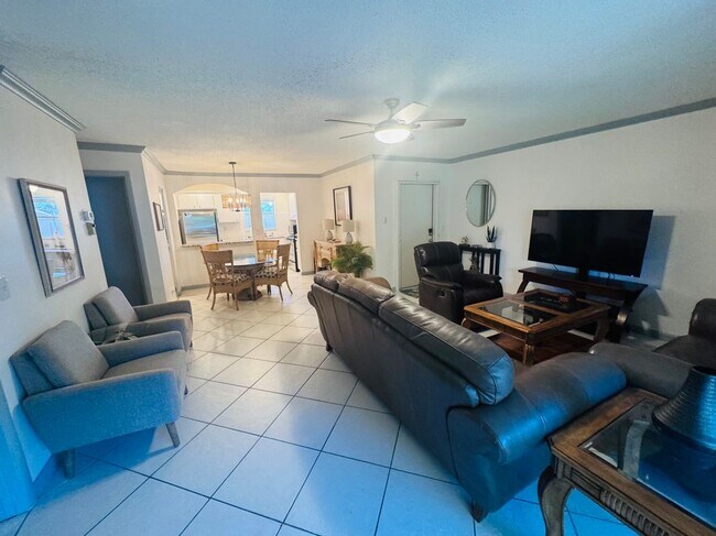 Foto del edificio - 207 Tropic Isle Dr