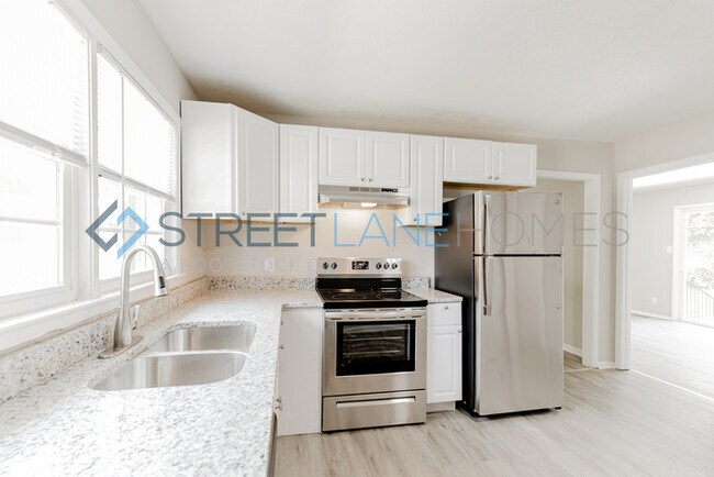 Building Photo - NOW OFFERING $250 OFF THE FIRST FULL MONTH...