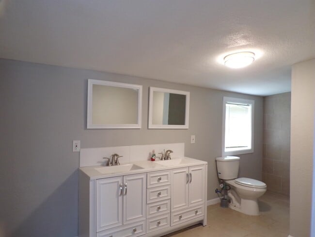 Building Photo - 703 Northington St