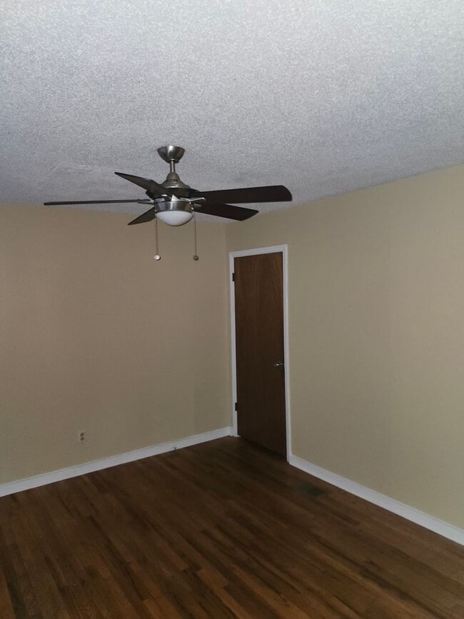 Building Photo - 301 Gaile Ave