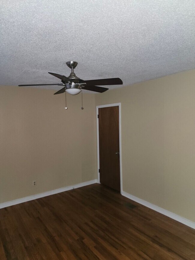 Foto del edificio - 301 Gaile Ave