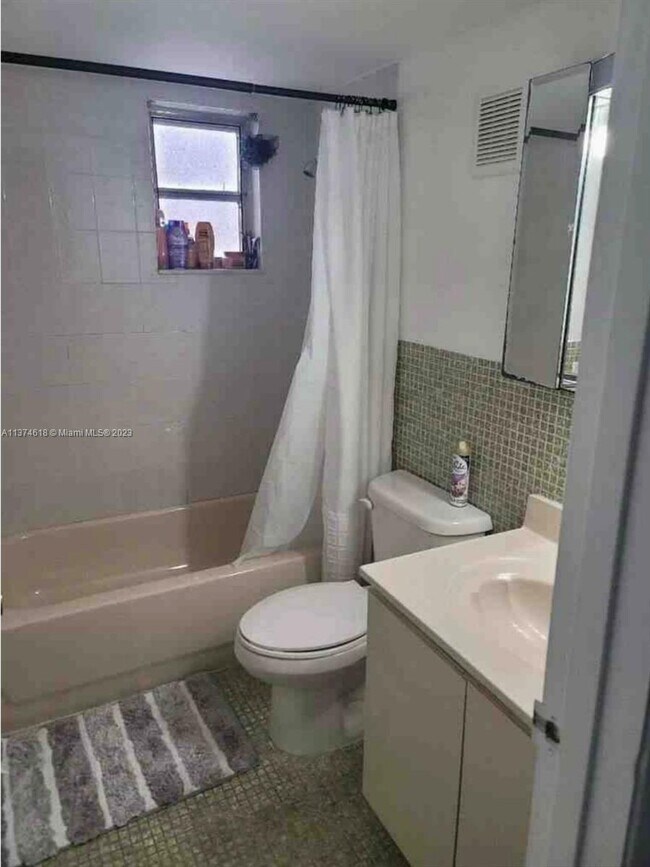 Foto del edificio - 4050 NW 135th St