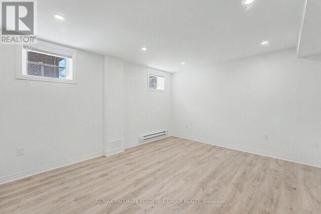 Photo du bâtiment - 112 W Oak Trl