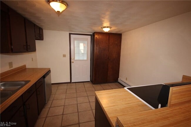 Building Photo - 1098 Jackson St