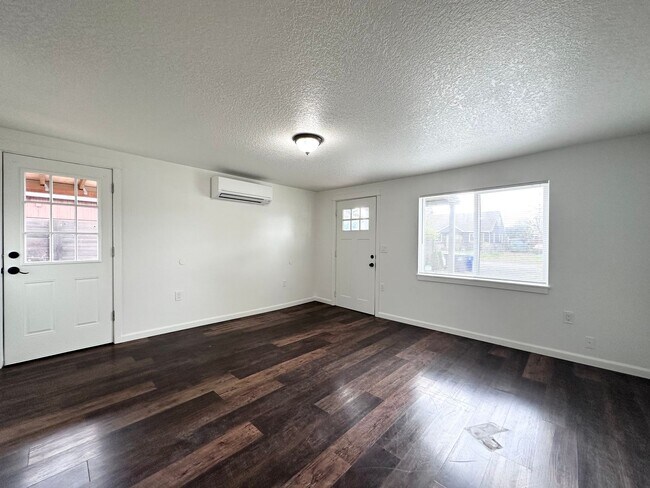 Foto del edificio - Wonderful property with brand new finishes...