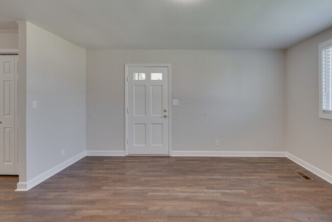 Building Photo - 405 Figuers Dr