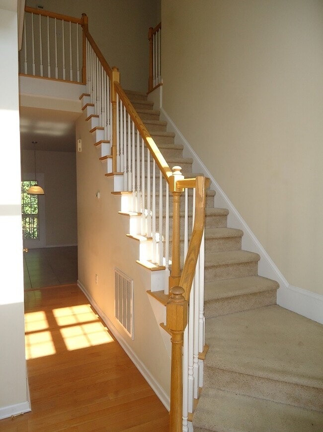 Foto del edificio - 417 Oakhall Dr