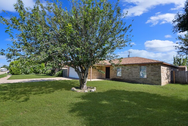 Foto del edificio - 4406 Stallion Dr