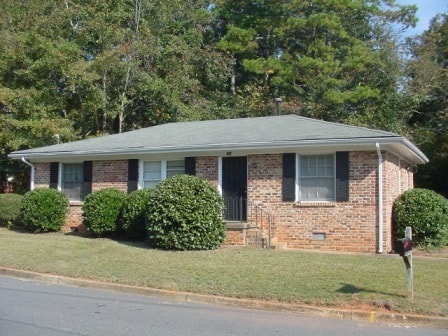 Building Photo - 3 BR, 1.5 BA House