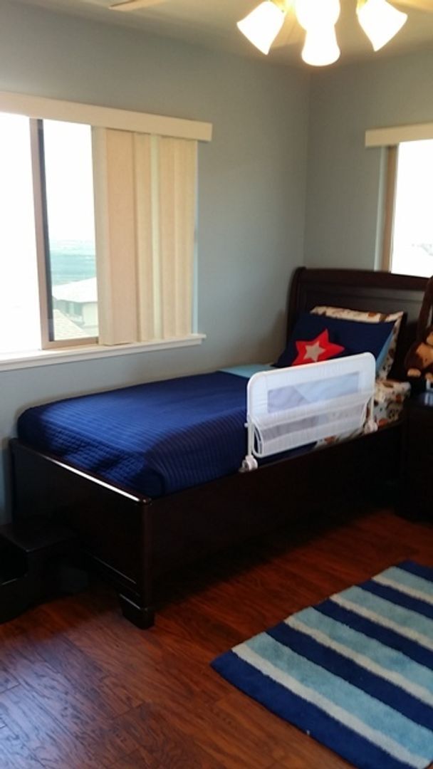 Foto del edificio - Solar Electric! Exquisite Executive home, beautifully upgraded, pet friendly, and more!