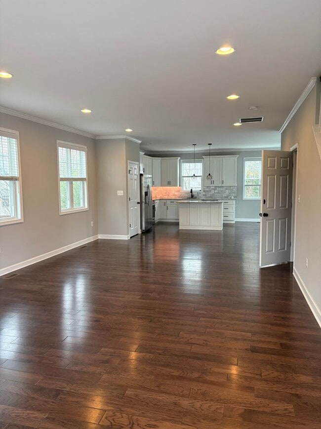 Foto del edificio - Beautiful Home Conveniently Located in Alexandria w/ Lower Level Suite