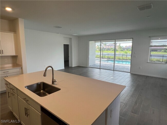 Foto del edificio - 2357 Avocado Ln