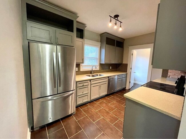 Spacious, Modern Kitchen - 3840 Harrison Blvd