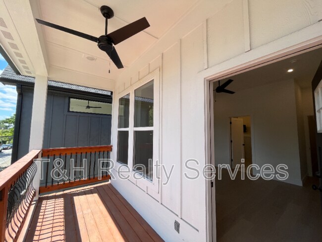 Foto del edificio - 930 Woodlawn Ave