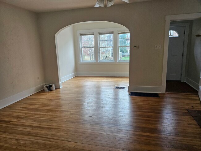 Building Photo - 725 Wisteria Ave