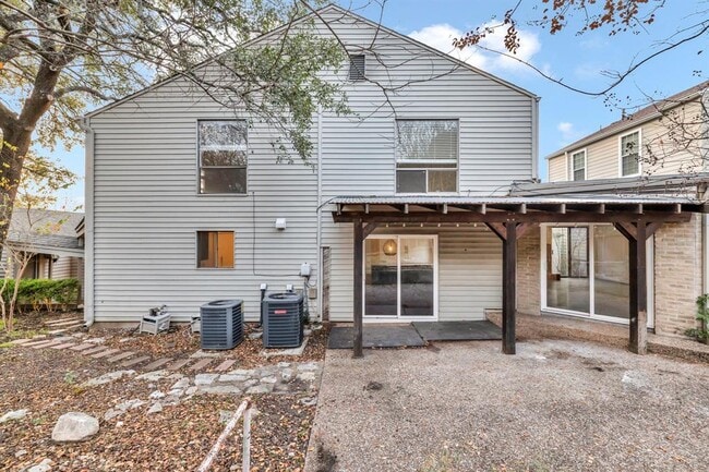 Building Photo - 6300 5 Acre Wood St