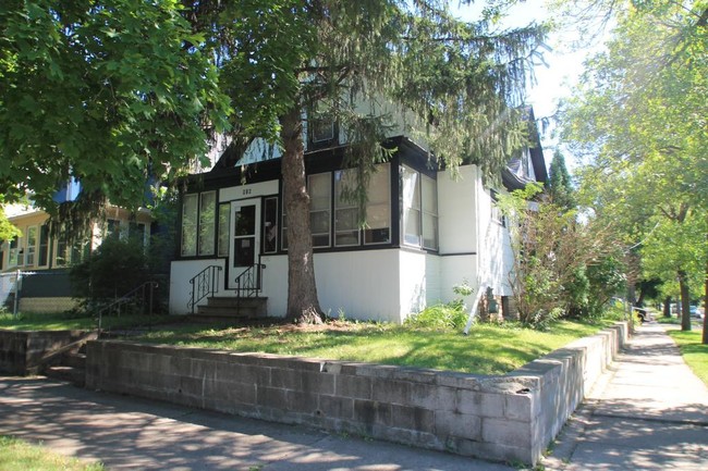 Building Photo - 916 Aurora Ave