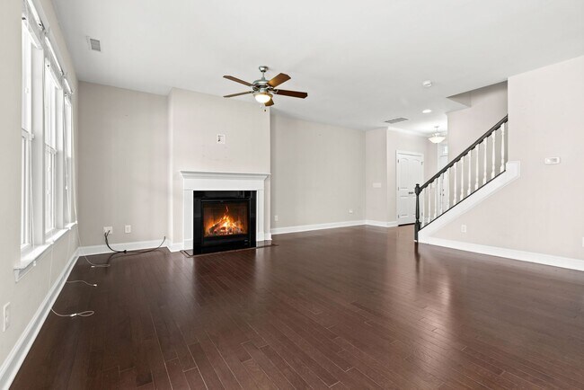 Foto del edificio - Spacious 3bd townhome w/ a bonus room in B...