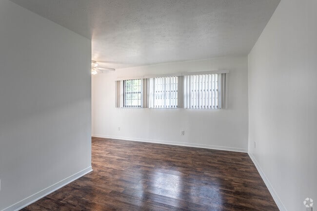 1 Br, 1 Ba - 750 SF - Patriot on the Grand ( FKA Grandview Pointe)