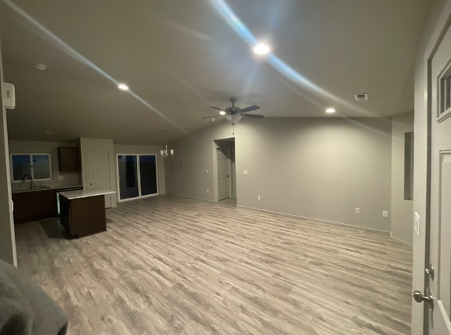 Building Photo - 815 E Mt Baker St