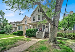 Building Photo - 2026 Maple Ave