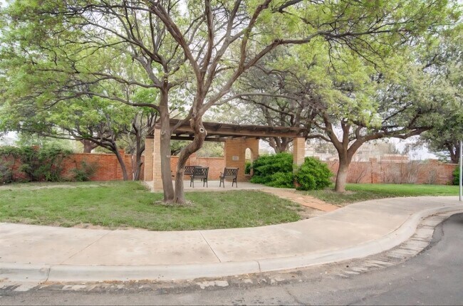 Foto del edificio - 306 Vale Ave