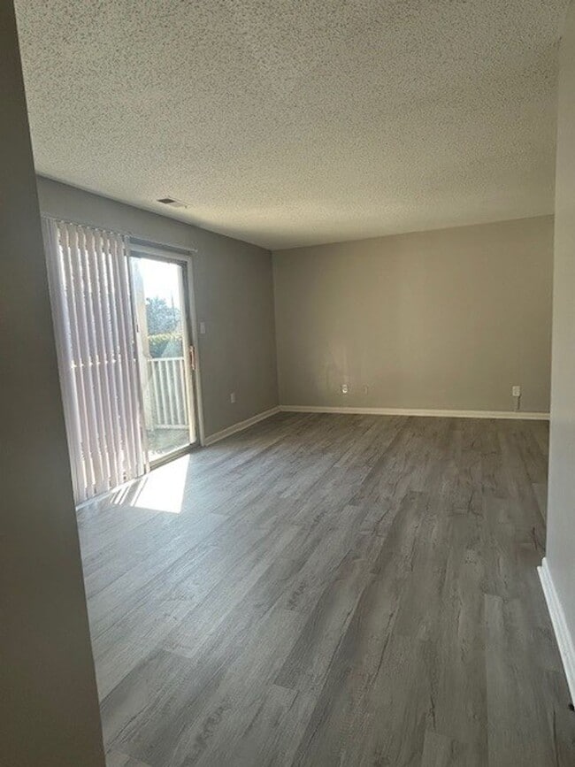 Building Photo - University Area Condo for rent- 4 bed, 2 bath