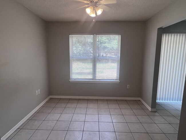 Building Photo - 2809 Geronimo Dr