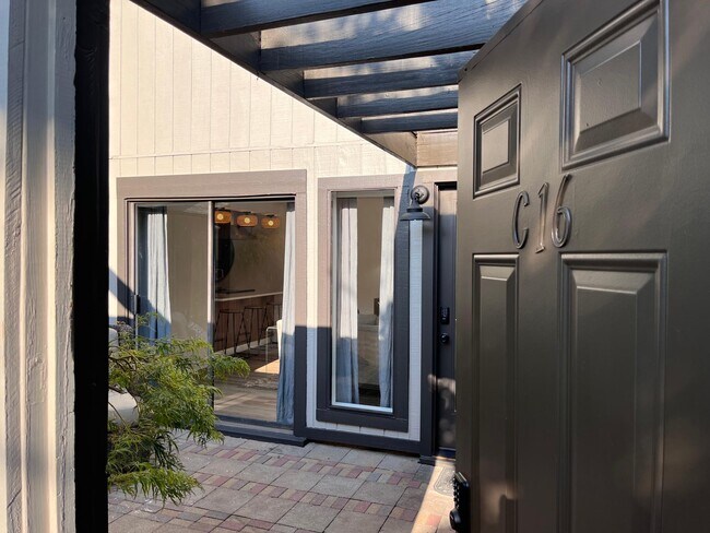 Entry - Patio - 3350 Altamont Rd S