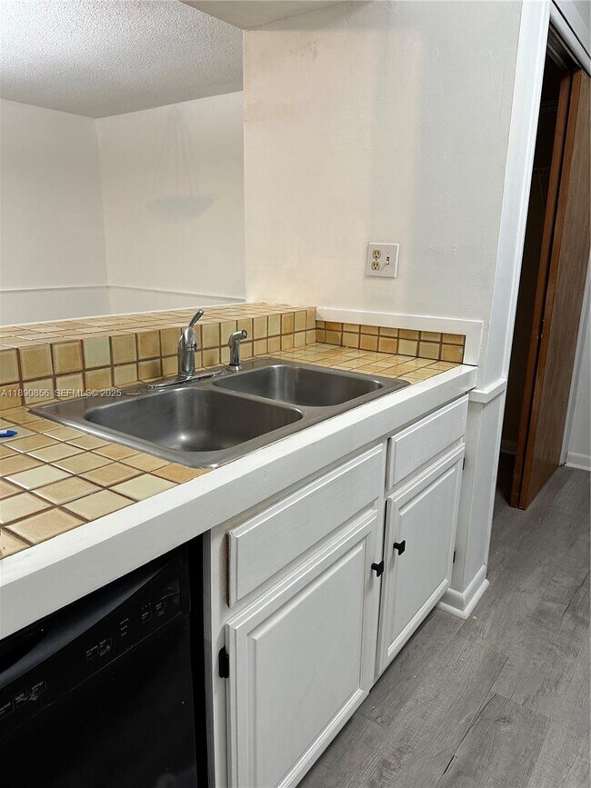 Foto del edificio - 2816 SW 14th Dr