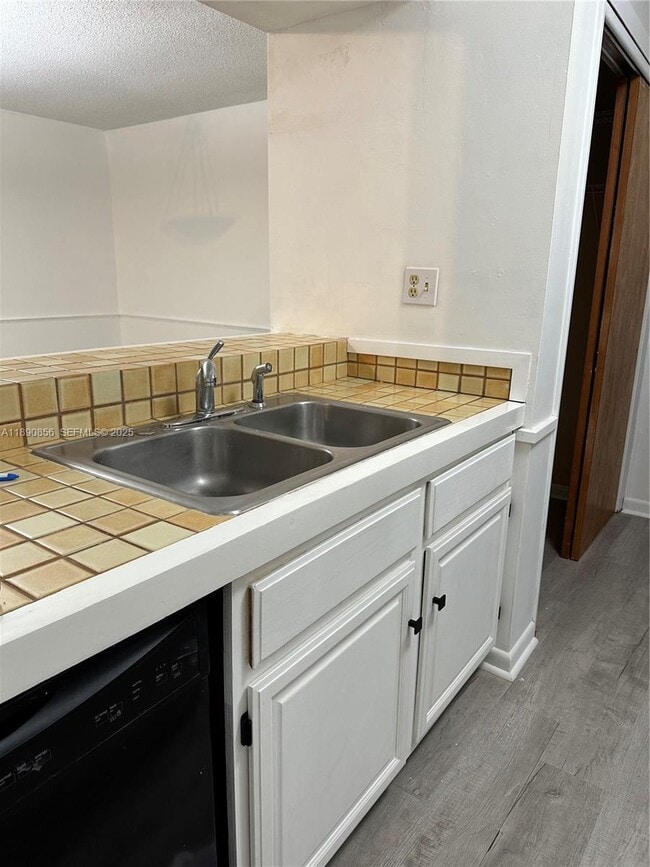 Building Photo - 2816 SW 14th Dr