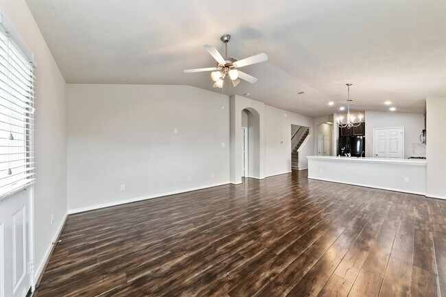 Foto del edificio - 24415 Lakecrest Town Dr