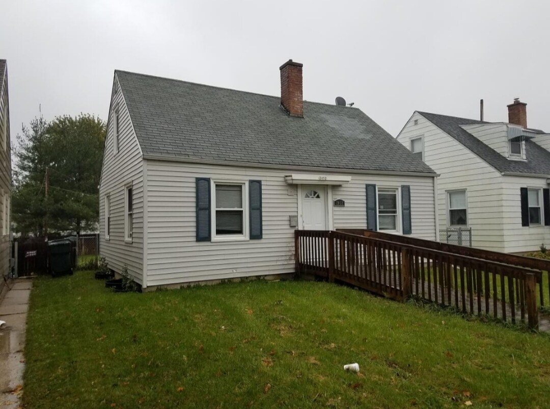 Primary Photo - 2052 S 85th St