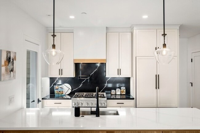 Building Photo - 57 Saratoga St