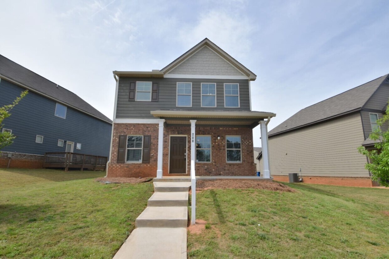 Primary Photo - 200 Magnaview Dr