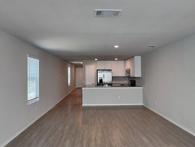 Building Photo - 144 Hollywood Dr