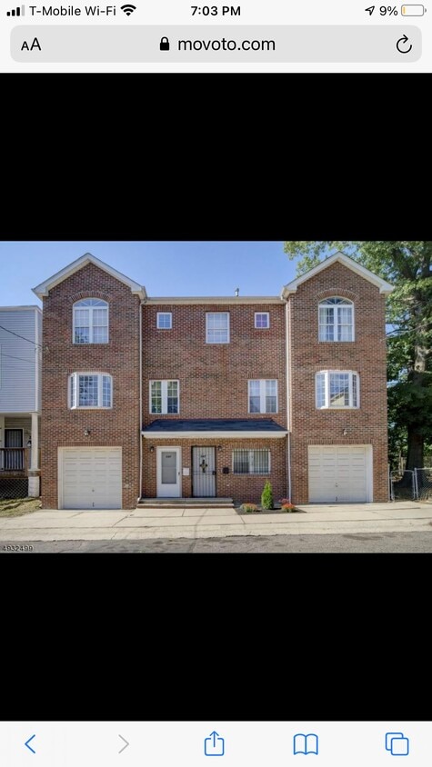 Primary Photo - 245 Leslie St