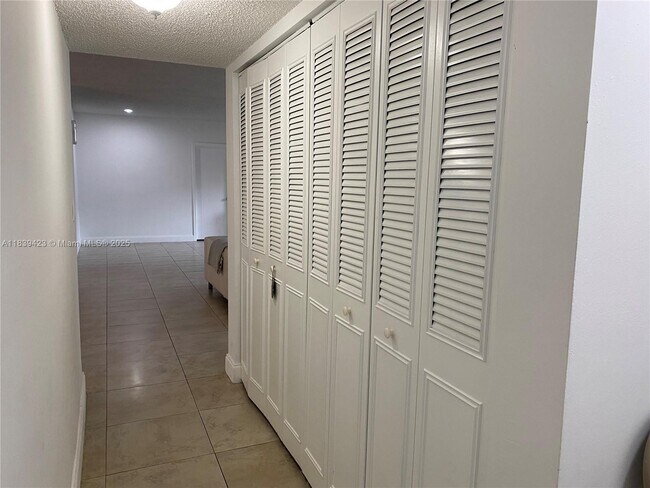 Foto del edificio - 1301 NE 7th St