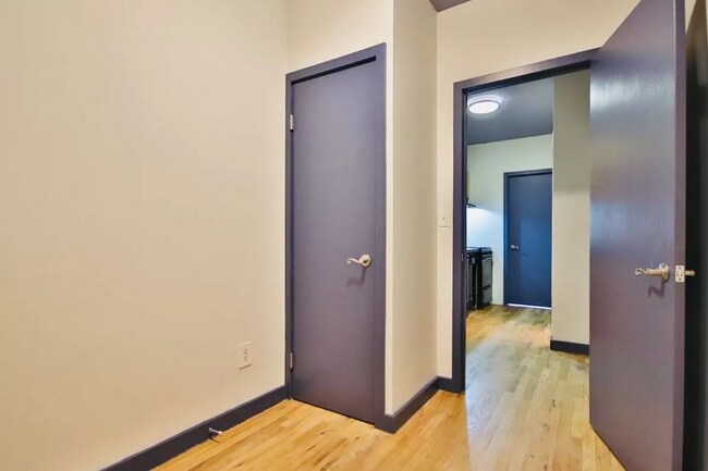 Building Photo - 34 E 7th St