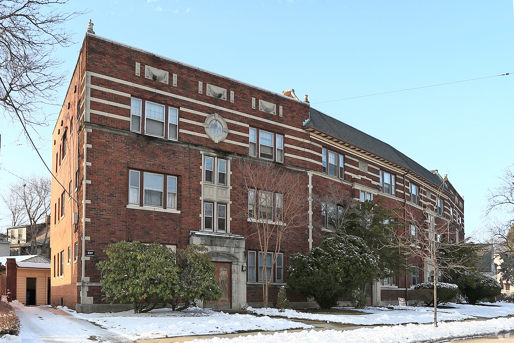 Edanola Apartments – photo 1 of 29